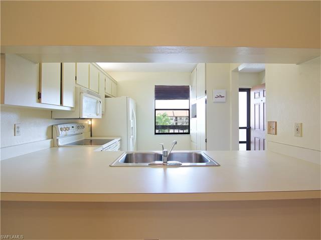 9285 Lake Park DR, Fort Myers, FL 33919