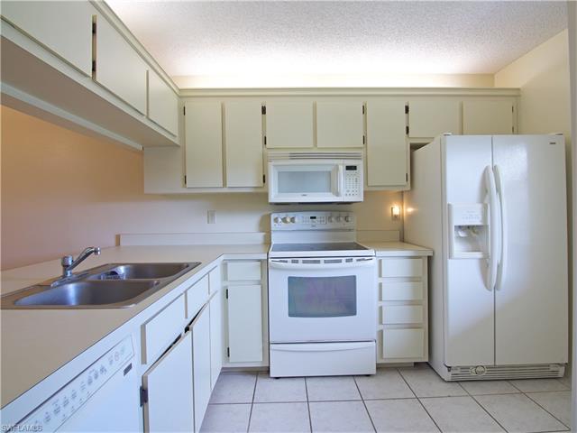 9285 Lake Park DR, Fort Myers, FL 33919