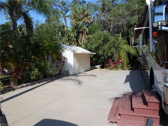 3027 Riverboat LNDG, Labelle, FL 33935