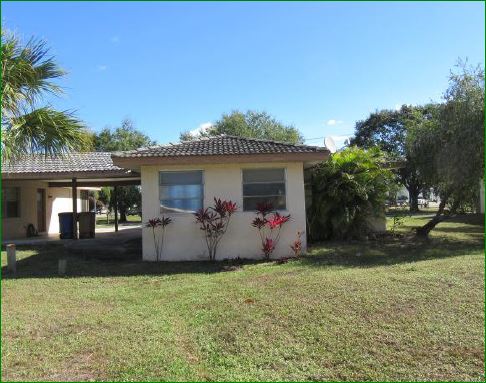 2 Parkwood VillasLehigh Acres, FL, 33936Lee County