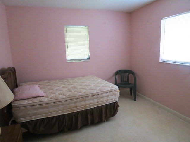 279 Rosewood Ct., Lehigh Acres, FL 33936