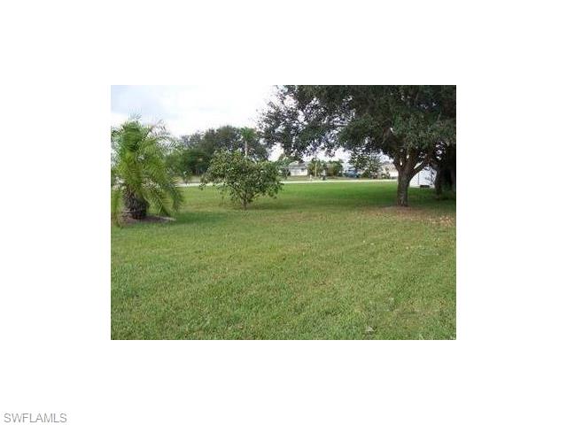 240 Laurent CT, Lehigh Acres, FL 33936