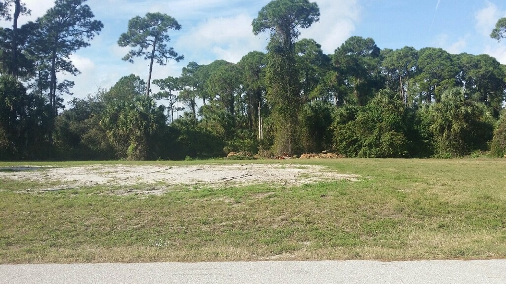 401Sally St., Port Charlotte, FL 33954