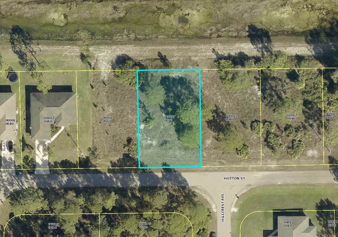 615 Hutton St., Lehigh Acres, FL 33974