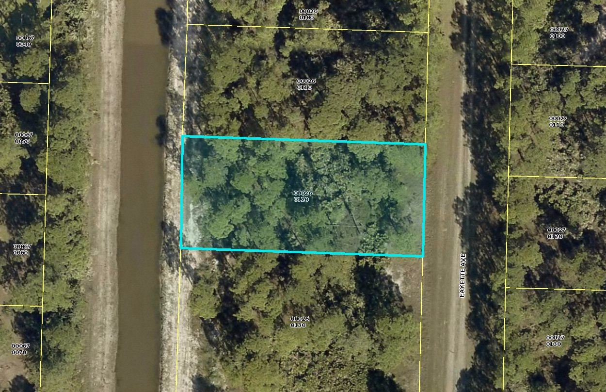 1022 Fayette Ave., Lehigh Acres, FL 33974
