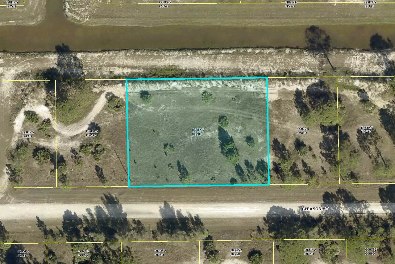 953 Gleason St., Lehigh Acres, FL 33974