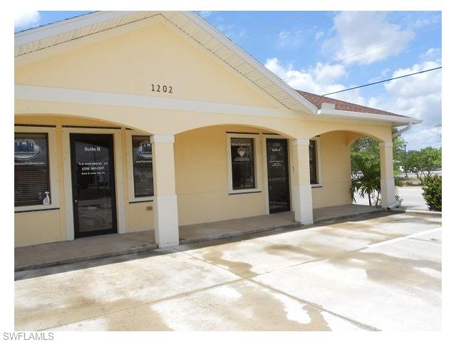1202 SE 8th PL, Cape Coral, FL 33990