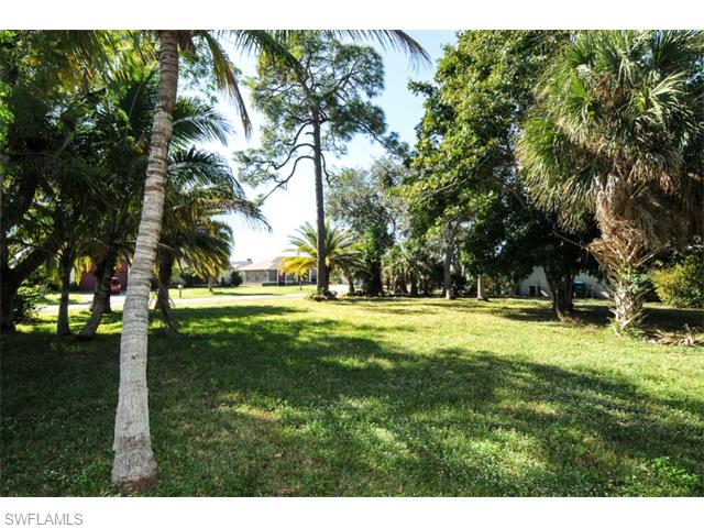 2207 SE 11th ST, Cape Coral, FL 33990
