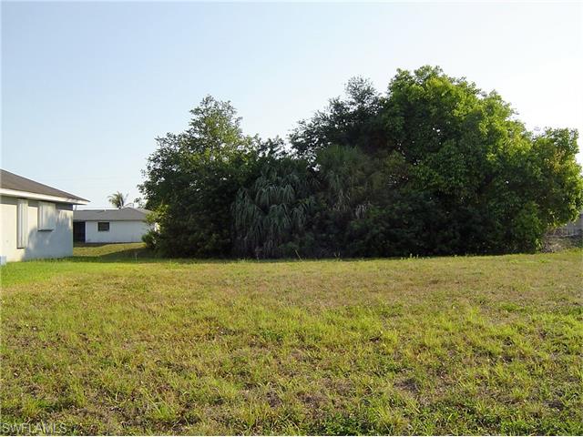 312 Nicholas PKY E, Cape Coral, FL 33990