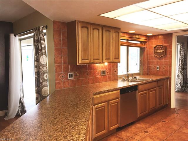 2023 SW 15th AVE, Cape Coral, FL 33991