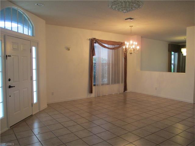 409 Emerald Cove LN, Cape Coral, FL 33991