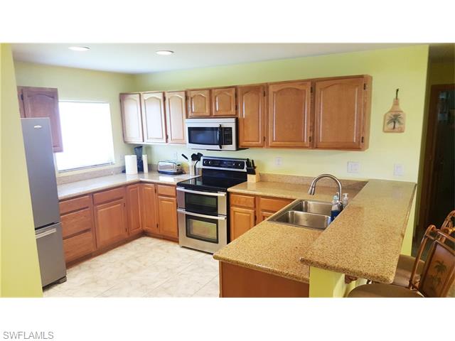 311 SW 26th PL, Cape Coral, FL 33991