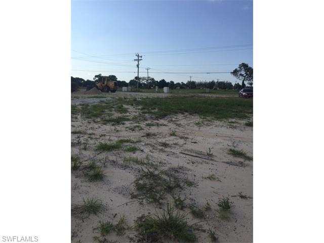 937 SW 8th PL, Cape Coral, FL 33991