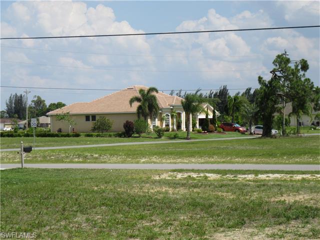 827 SW 10th ST, Cape Coral, FL 33991