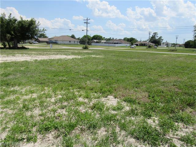 827 SW 10th ST, Cape Coral, FL 33991