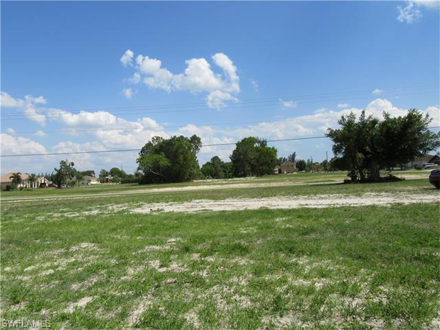 827 SW 10th ST, Cape Coral, FL 33991