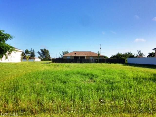 327 NW 18th TER, Cape Coral, FL 33993