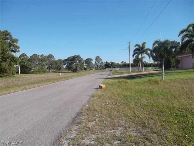 2710 NW 27th PL, Cape Coral, FL 33993