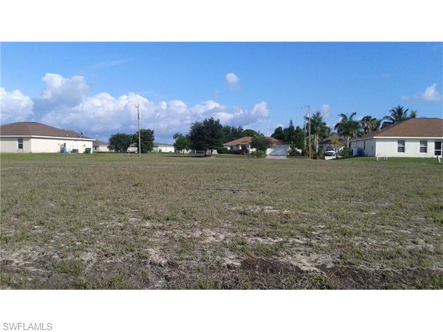 210 NW 29th TER, Cape Coral, FL 33993