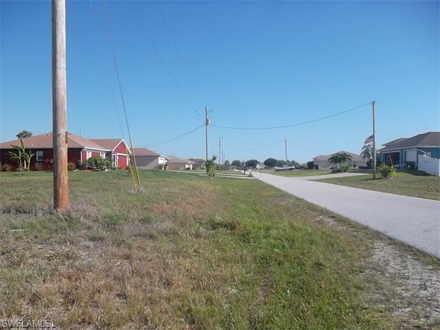 2303 NW Juanita PL, Cape Coral, FL 33993