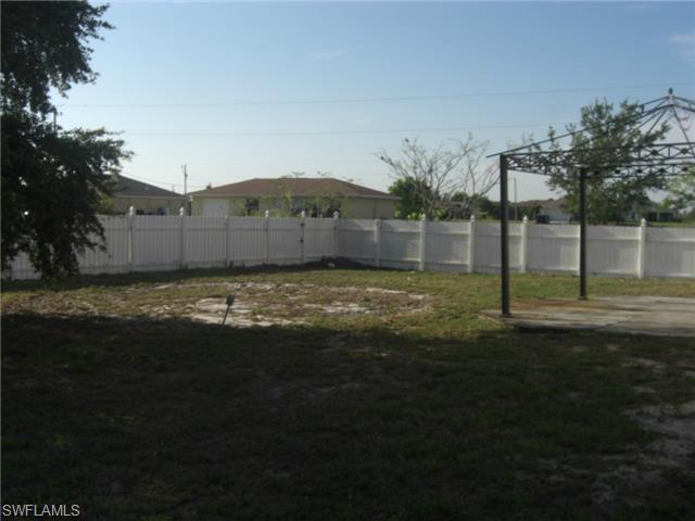 1813 NW 20th PL, Cape Coral, FL 33993