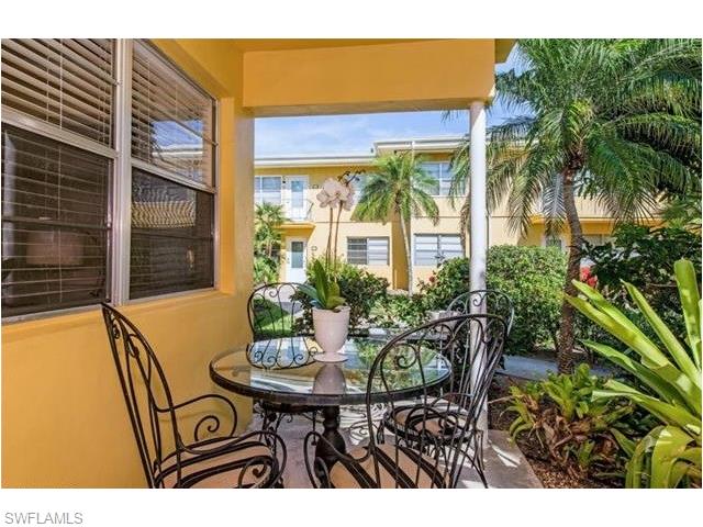 203 8th AVE S, Naples, FL 34102