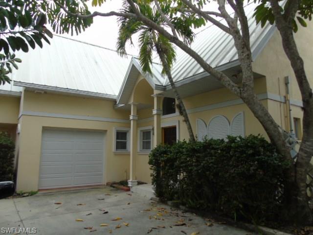 1120 Sandpiper ST, Naples, FL 34102