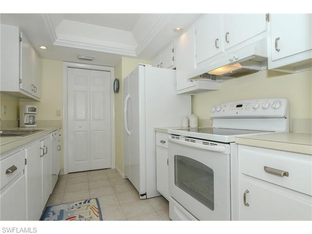 4126 Belair LN, Naples, FL 34103