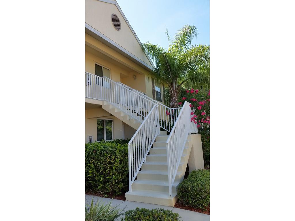422 Valerie Way, Naples, FL 34104