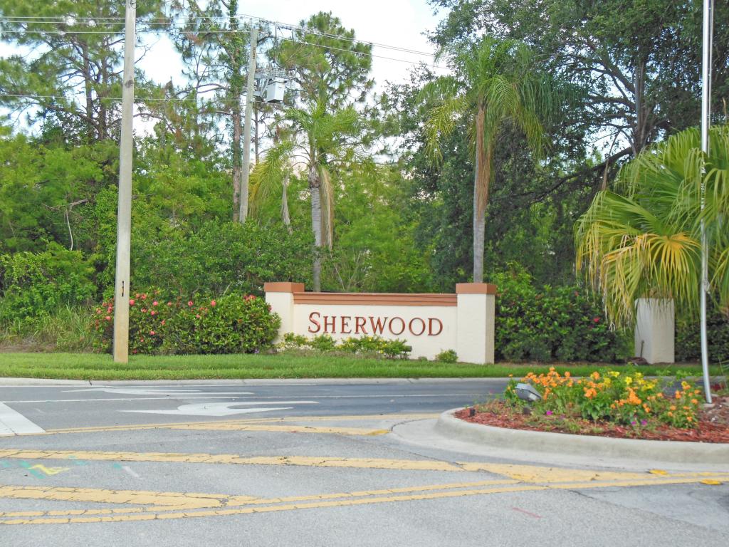 422 Valerie Way, Naples, FL 34104