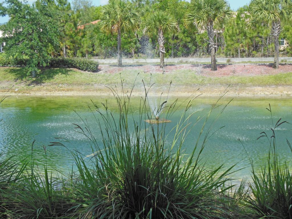 422 Valerie Way, Naples, FL 34104