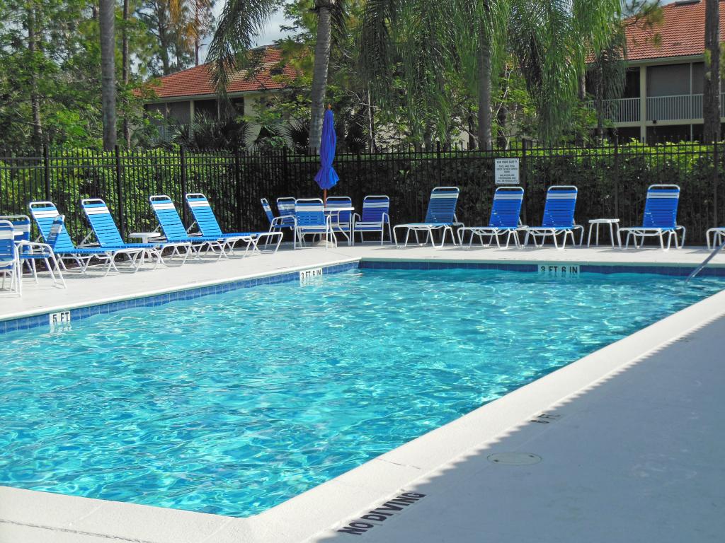 422 Valerie Way, Naples, FL 34104