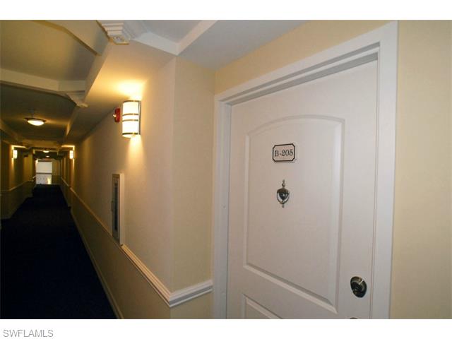1100 PINE RIDGE RD, Naples, FL 34108