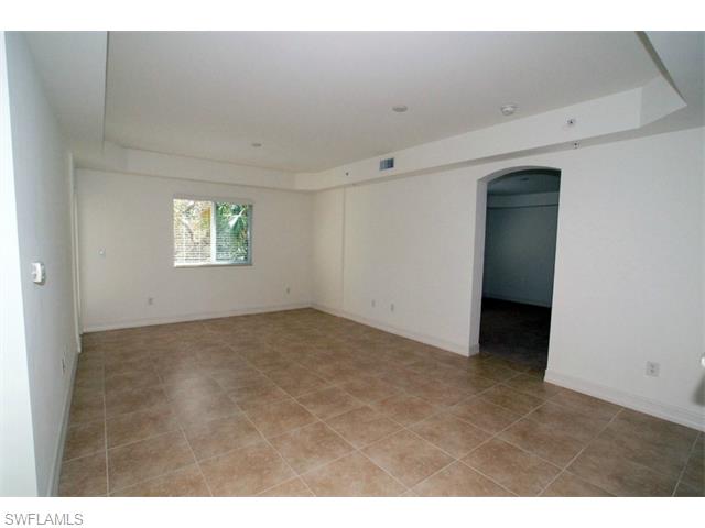 1100 PINE RIDGE RD, Naples, FL 34108