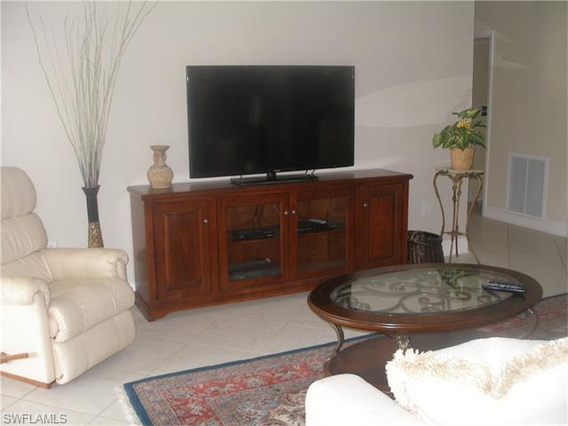 5809 Glencove DR, Naples, FL 34108