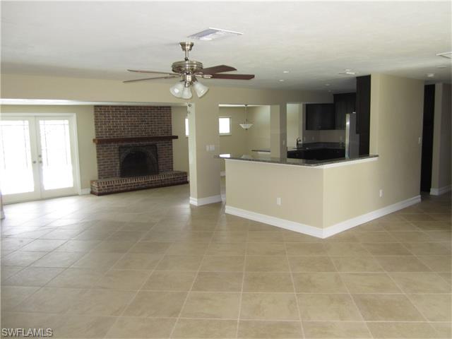 9637 Berkshire ST, Naples, FL 34109