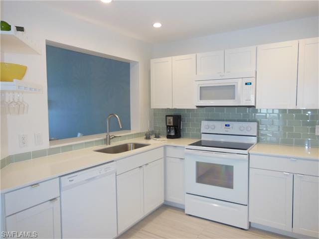 7800 Emerald CIR, Naples, FL 34109