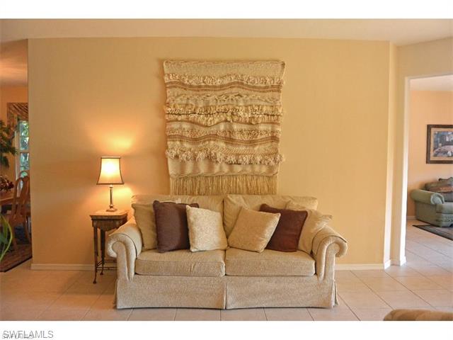 2190 Arielle DR S, Naples, FL 34109