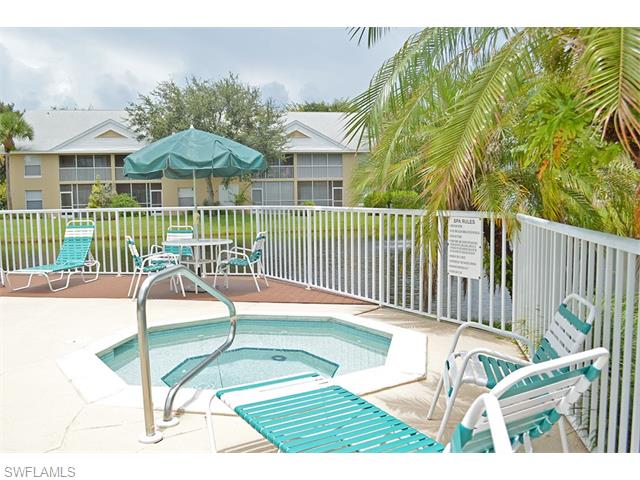 96 Pebble Shores DR, Naples, FL 34110