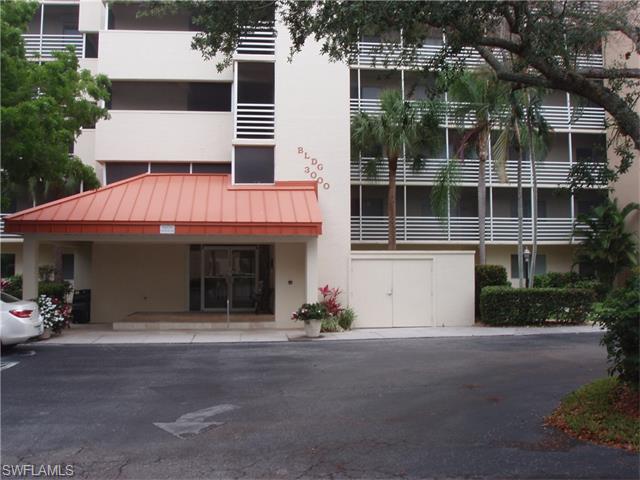 15171 Cedarwood LN E, Naples, FL 34110