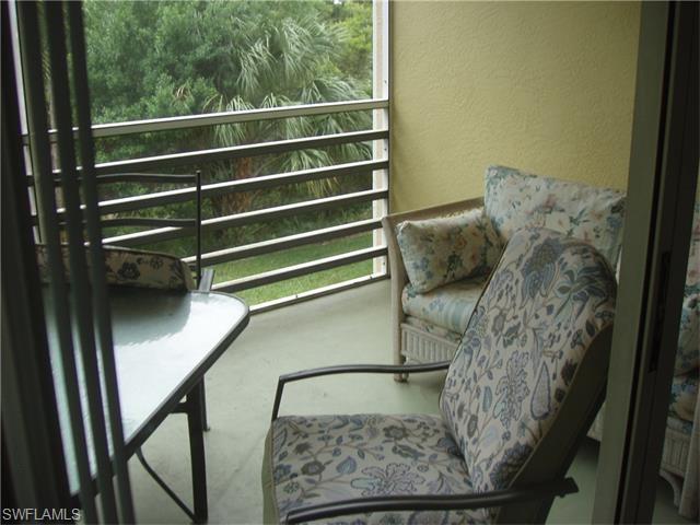 15171 Cedarwood LN E, Naples, FL 34110