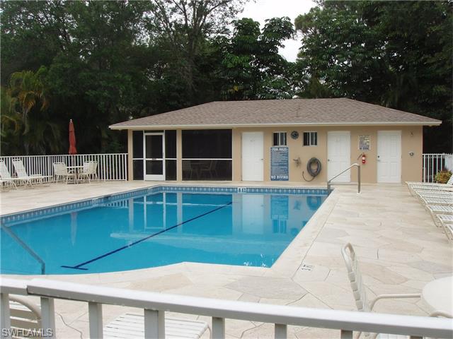 15171 Cedarwood LN E, Naples, FL 34110
