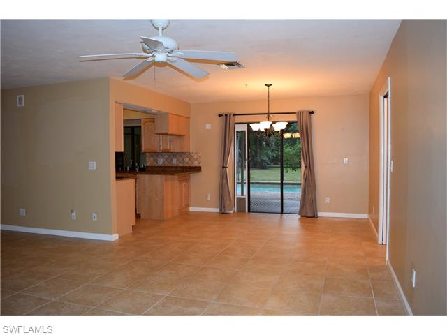 6120 English Oaks LN, Naples, FL 34119