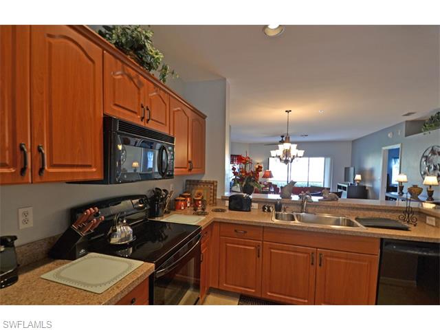 155 Vintage CIR, Naples, FL 34119