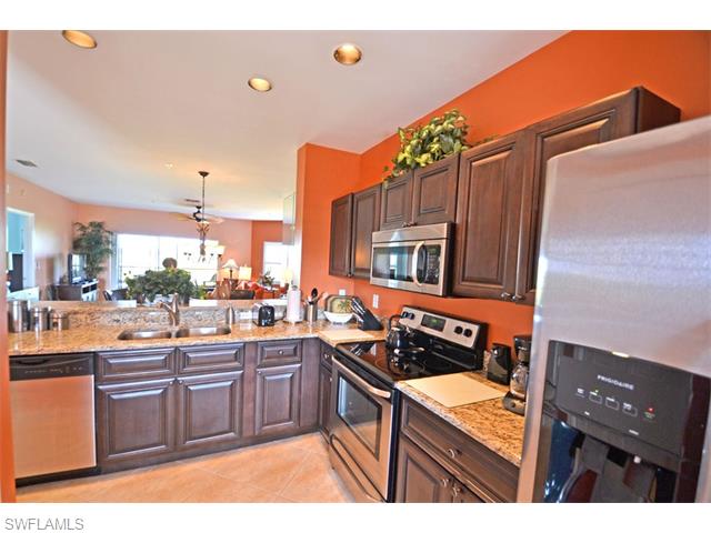 203 Vintage CIR, Naples, FL 34119
