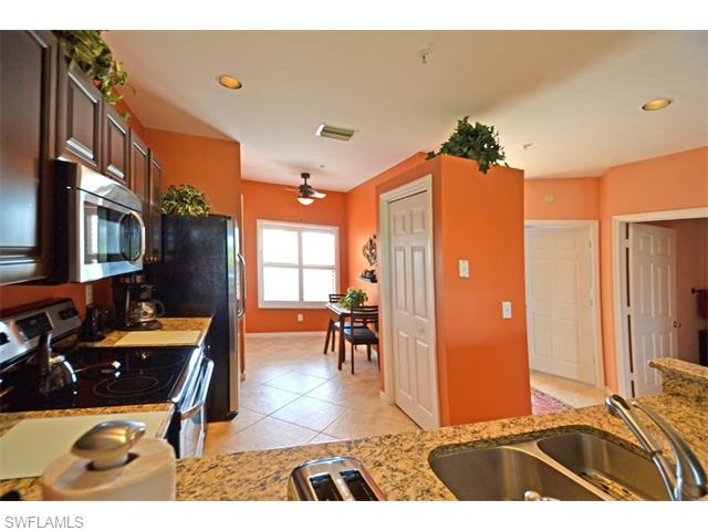 203 Vintage CIR, Naples, FL 34119