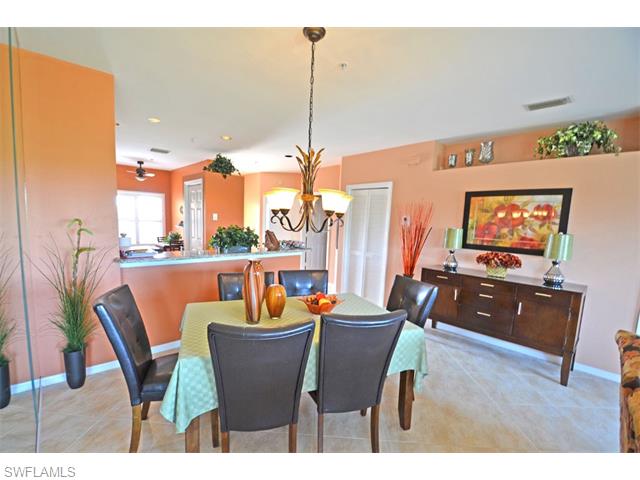 203 Vintage CIR, Naples, FL 34119