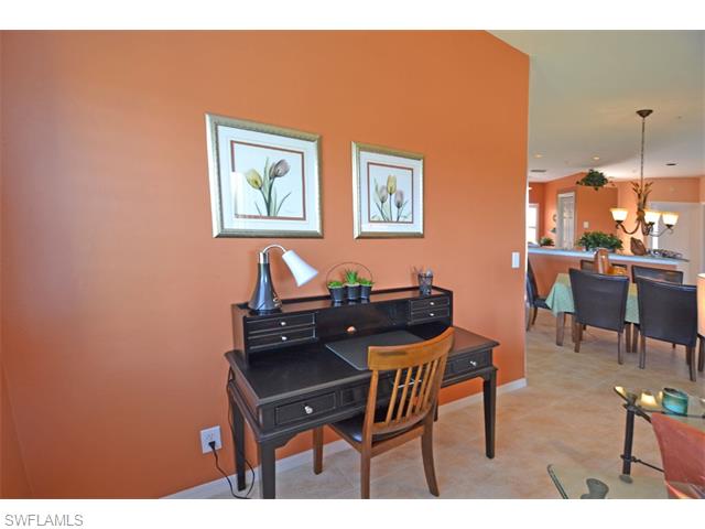 203 Vintage CIR, Naples, FL 34119