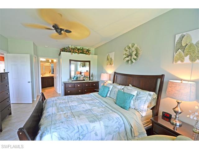 203 Vintage CIR, Naples, FL 34119