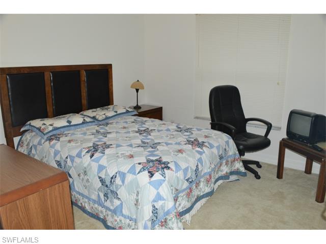 1743 Ribbon Fan LN, Naples, FL 34119